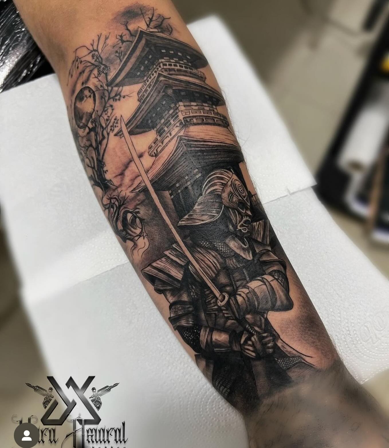 Tatuagem realizada por Yara Amaral