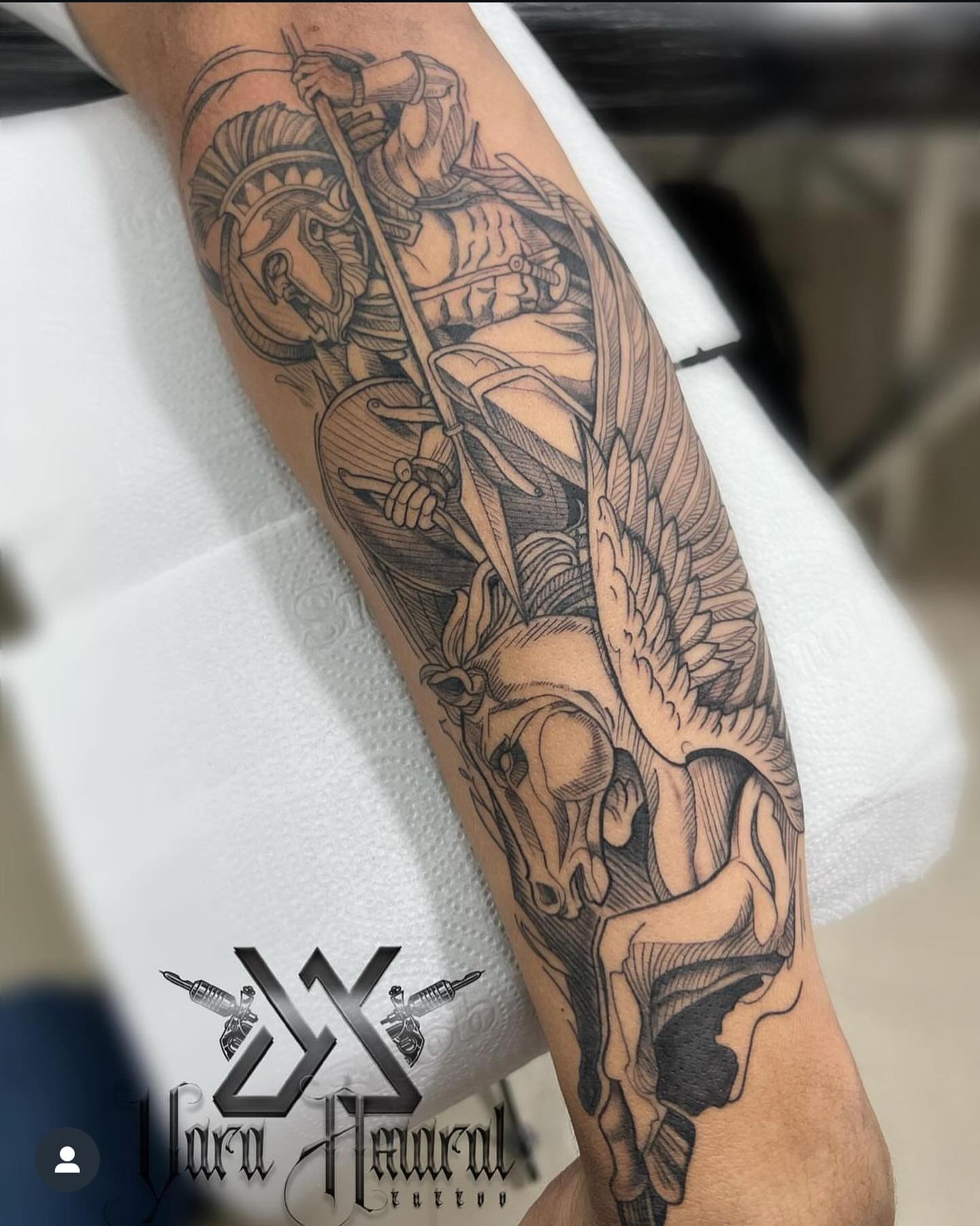 Tatuagem realizada por Yara Amaral