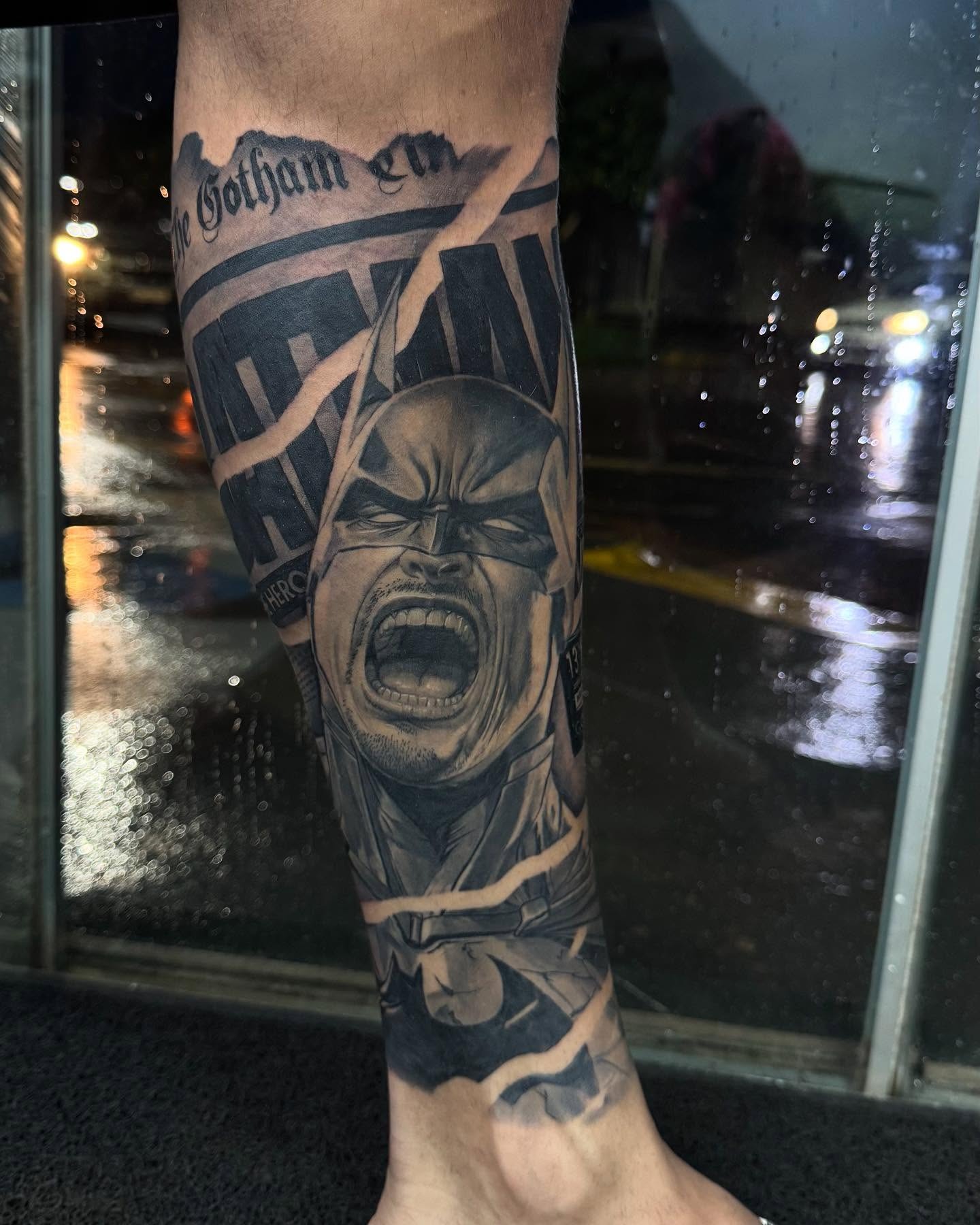 Tatuagem realizada por Yara Amaral