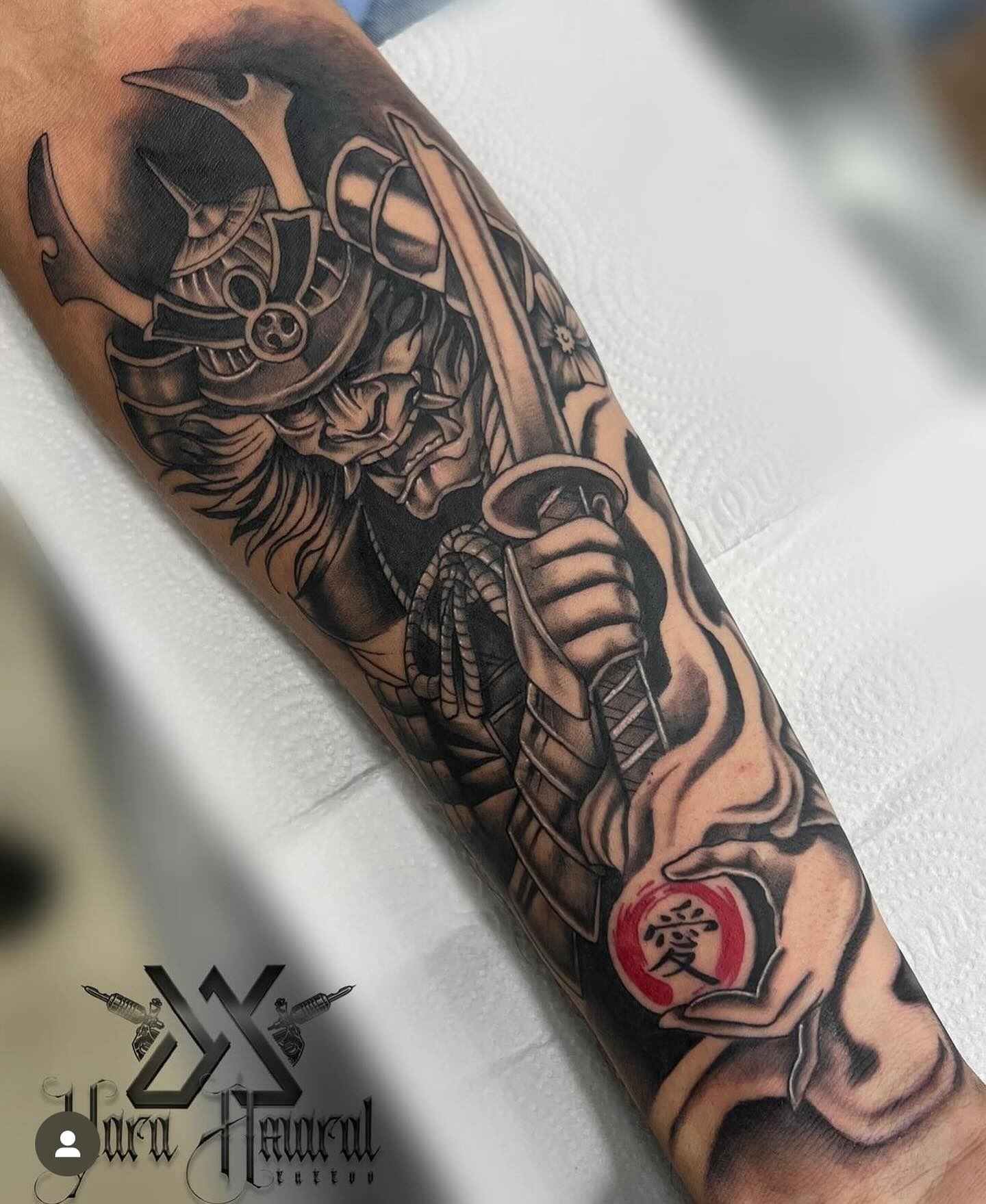 Tatuagem realizada por Yara Amaral
