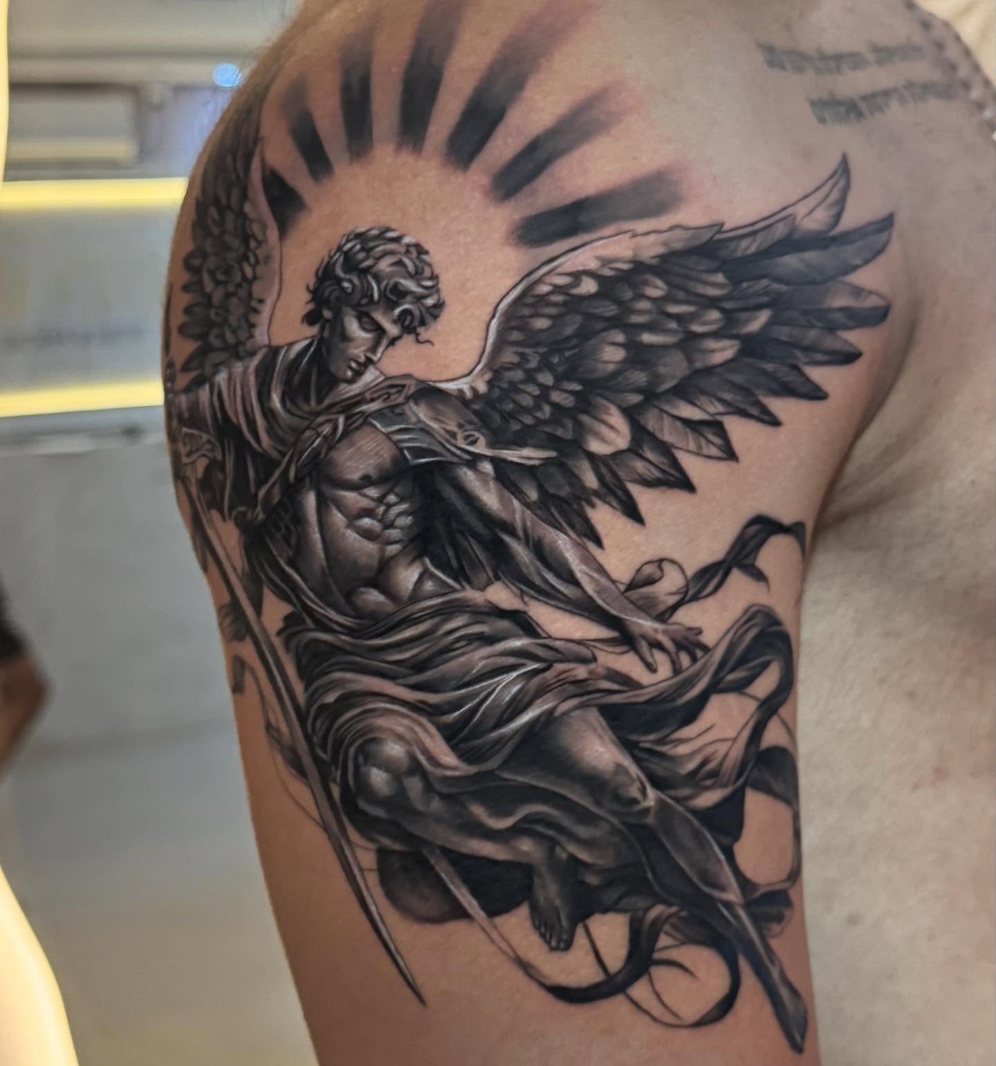 Tatuagem realizada por Yara Amaral